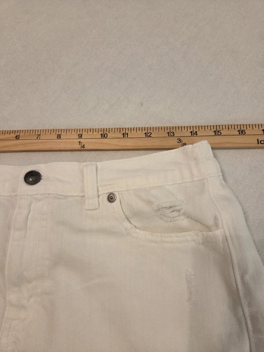AERIE Daydream White Distressed Raw Edge Elastic Waist Denim Shorts Women's SZ M